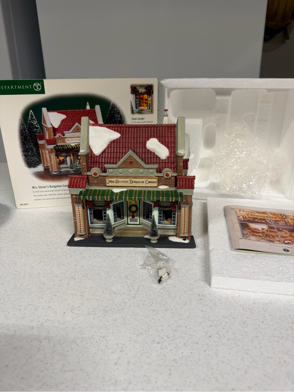 Dept. 56 #58917 MRS. STOVERS BUNGALOW CANDIES 3-D Scene Original Box Retired